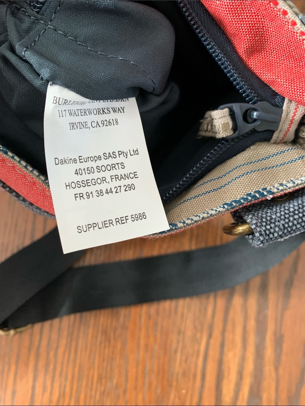{Dakine} NWOT Red & Navy Striped Crossbody Bag - Picture 4 of 6